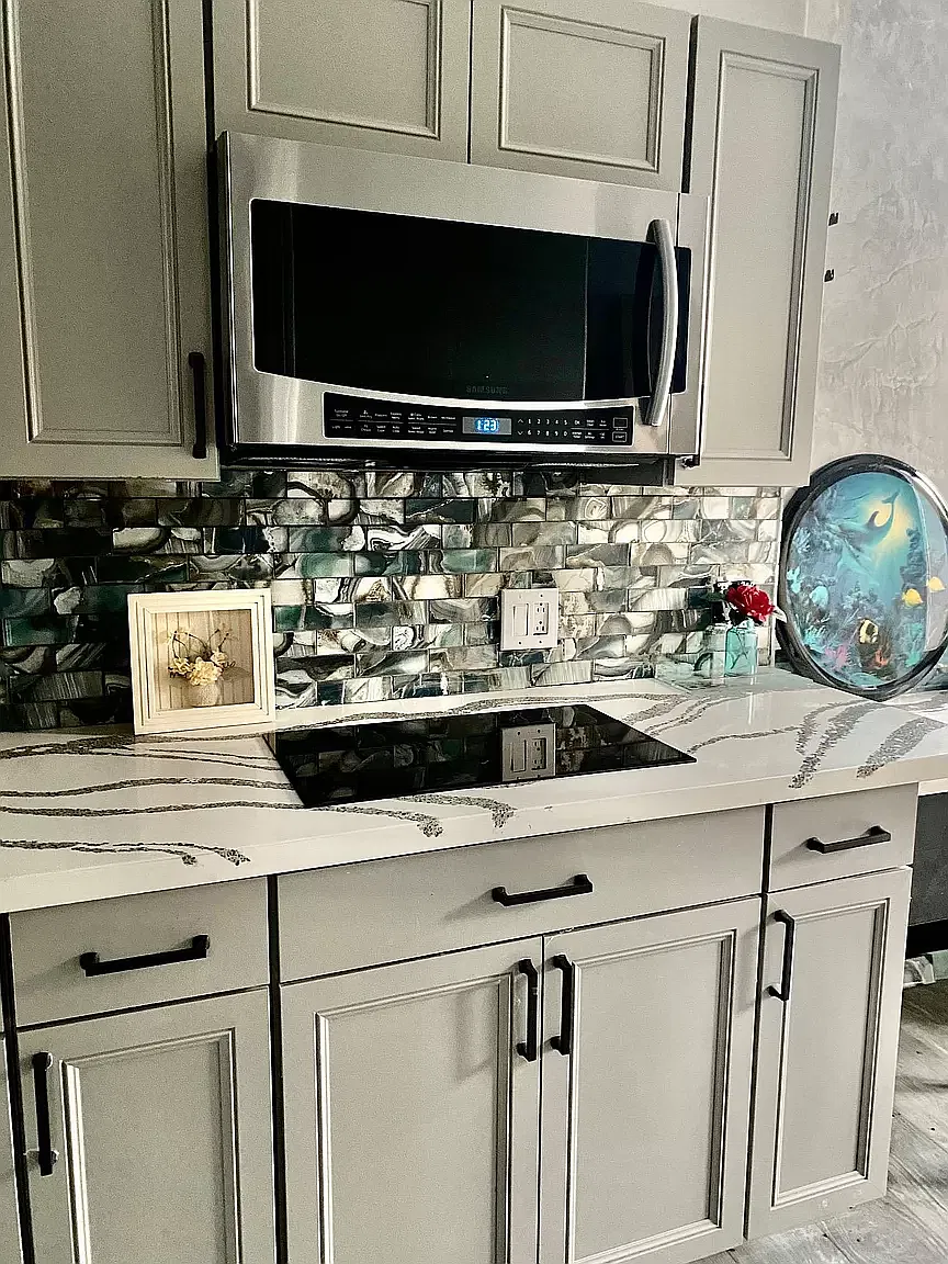 Upgraded Furnished Cottage — Photo 4