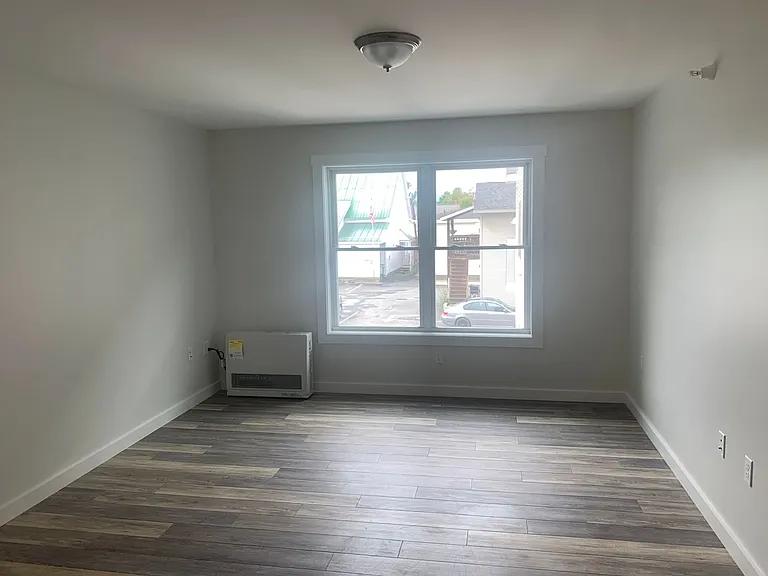 72 Upper Main St — Photo 5