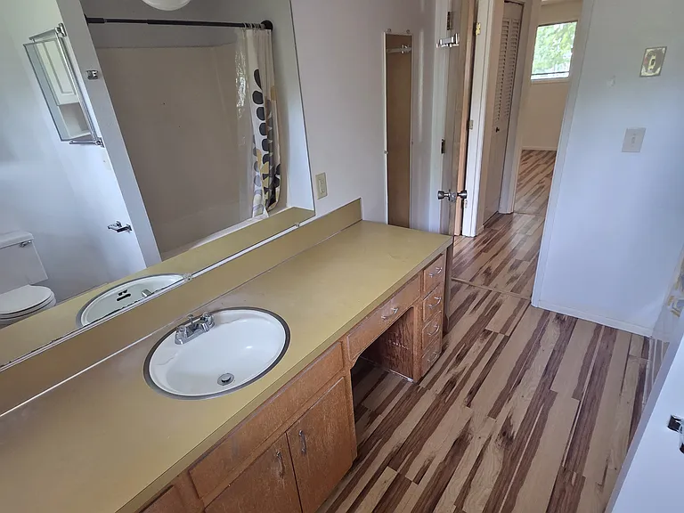 3945 Oak St — Photo 10
