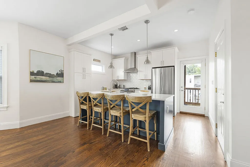 3 bed, 1204 sqft, $6,000 — Photo 2