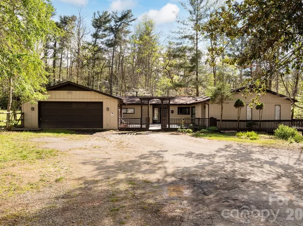 111 Hidden Pond Ln, Asheville, NC 28804