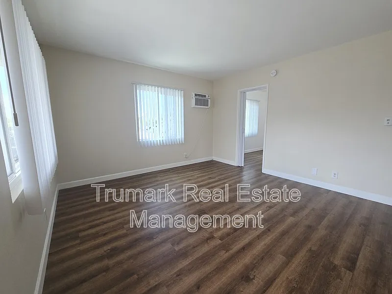 Building Photo - 311 N Pacific Ave #3