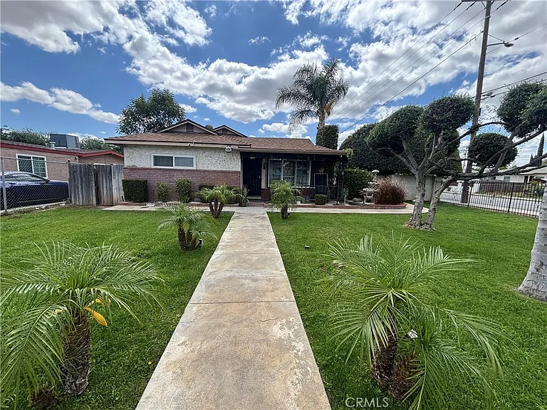 4184 Pacific Ave — Photo 1