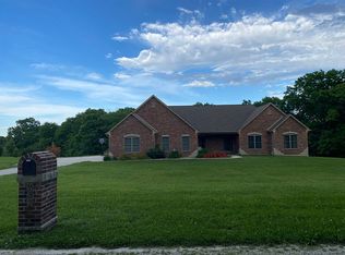 932 River Run Dr, Washington, MO 63090