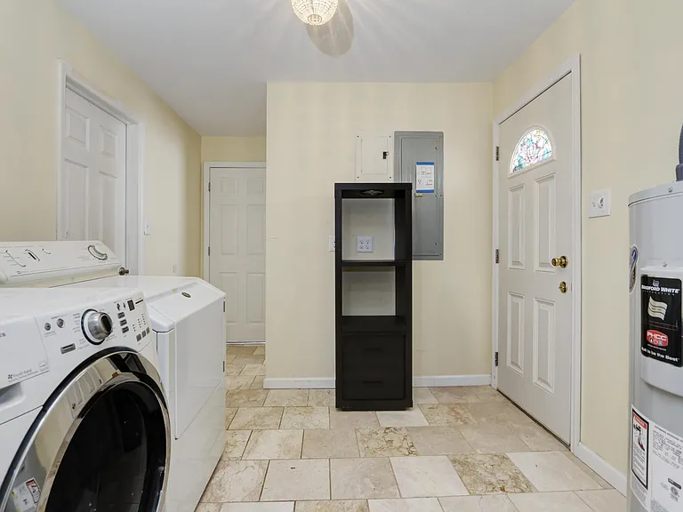 361 N Richmond Ave — Photo 24