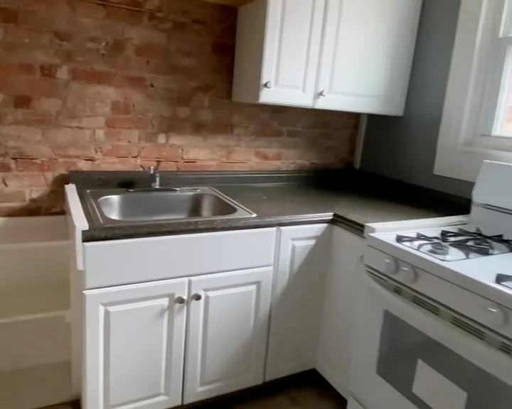 2427 Broadway #2R — Photo 1