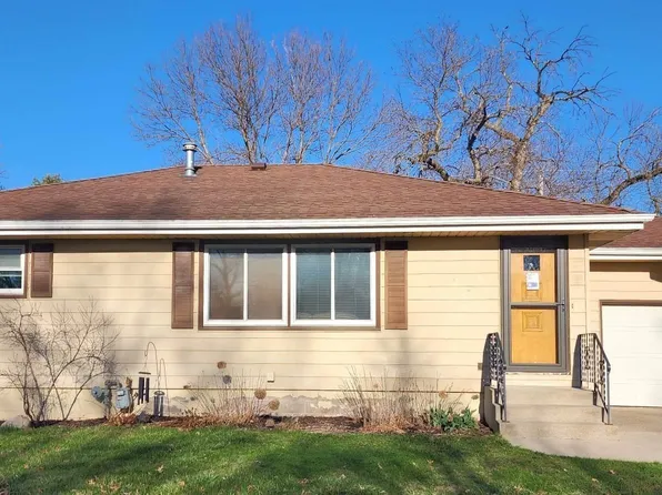 1035 New St, Manchester, IA 52057