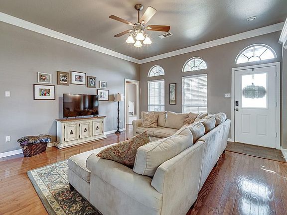 2nd image of 3006 Coventry Ln