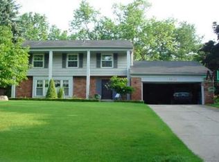 3325 N Newgate Dr, Troy, MI 48084