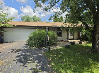 5828 Fry Dr, Roscoe, IL 61073