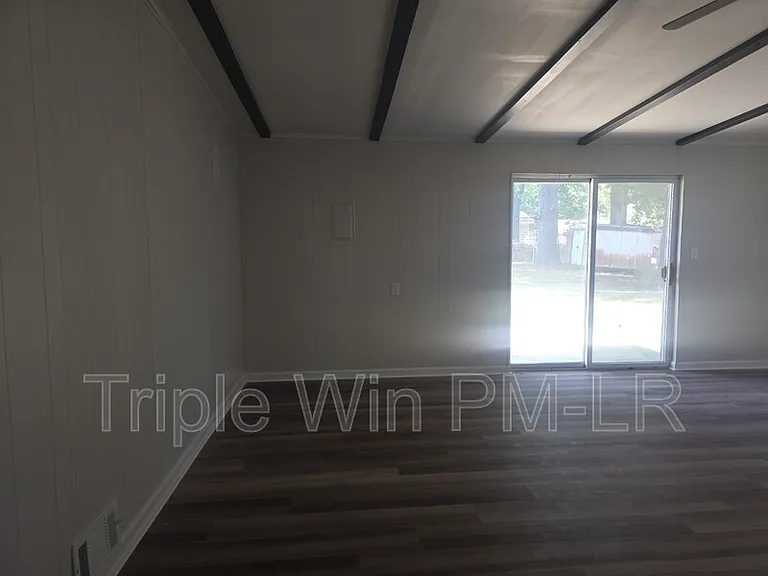 1516 Gregory St — Photo 5