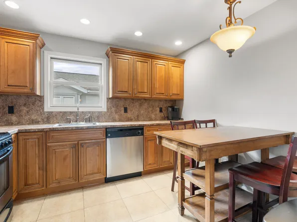 240 Alter Avenue image 3 of 40