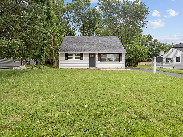 49 Farrell Ave — Photo 2