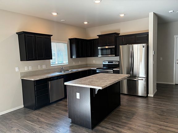 2nd image of 6500 Yorktown Pl NE