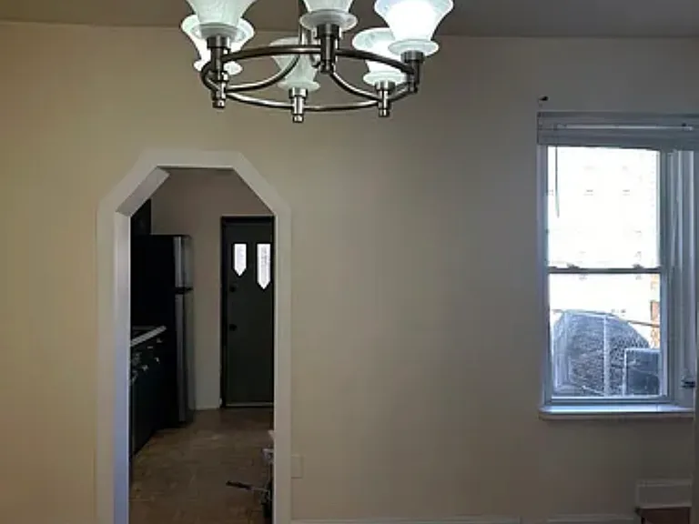 3242 Edgemont St — Photo 3