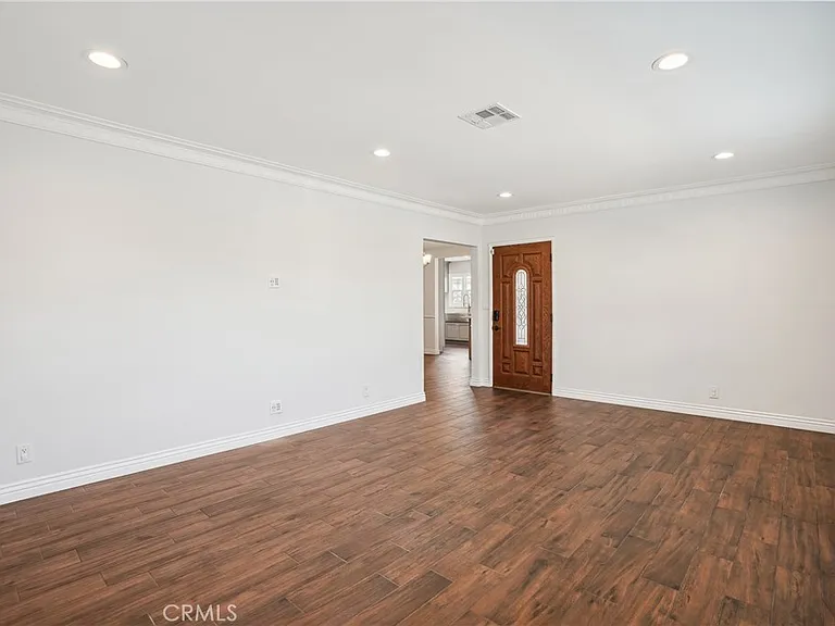 3816 S Victoria Ave — Photo 6