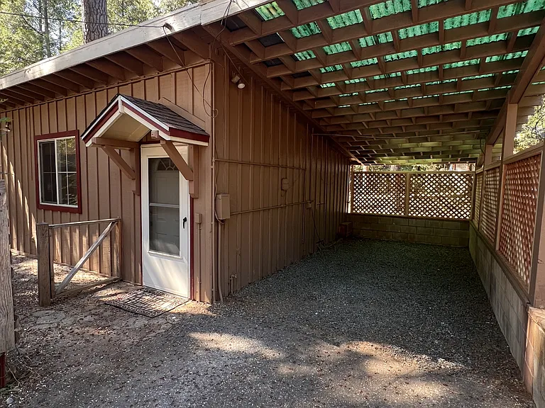 12524 Valley View Rd — Photo 2