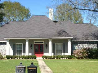 2334 Oak Alley Dr, Port Allen, LA 70767