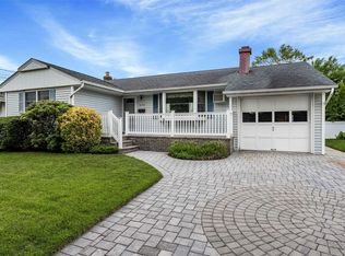 1870 Fairhaven Rd, East Meadow, NY 11554