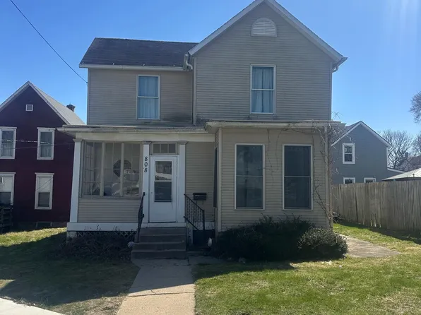 808 S Adams Ave, Freeport, IL 61032