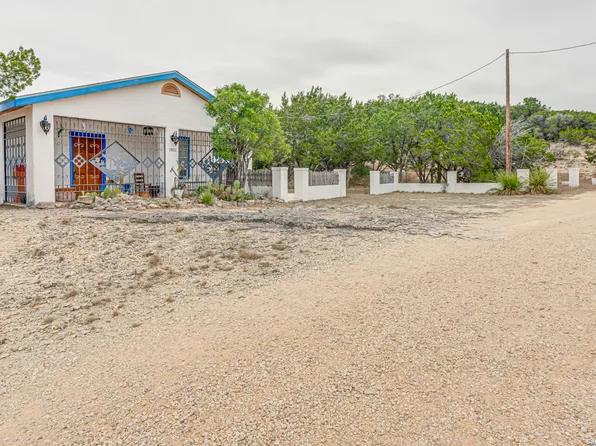 1451 AVENUE Q, Lakehills, TX 78063
