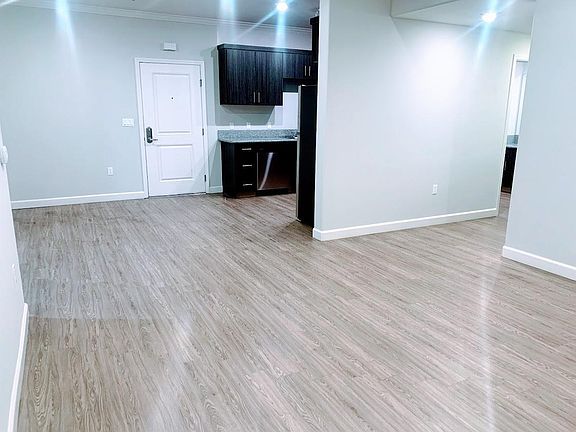 5th image of 7500 Vineland Ave #303