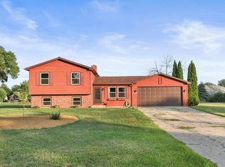 S77W15555 Woods Rd, Muskego, WI 53150