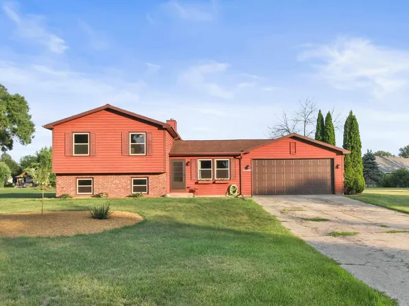 S77W15555 Woods ROAD, Muskego, WI 53150