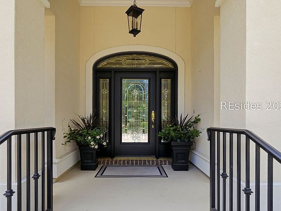 4th image of 23 Lexington Dr