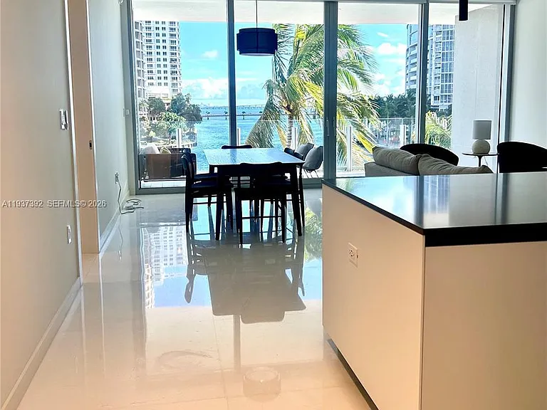 300 Biscayne Boulevard Way — Photo 5
