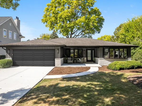 1405 N West St, Naperville, IL 60563