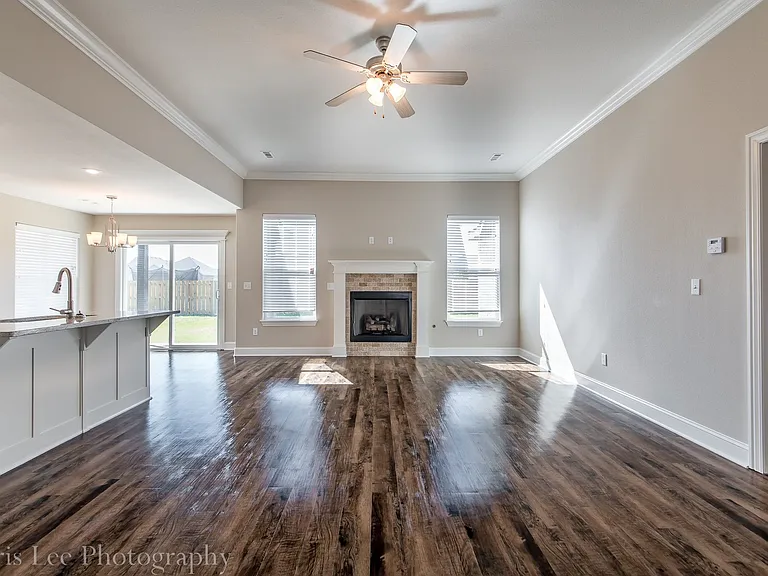 1635 S Borden St — Photo 3