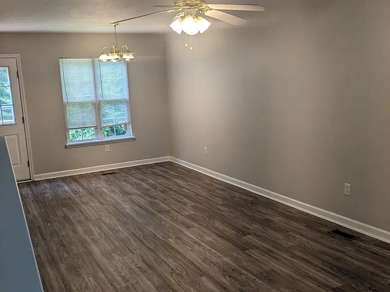 337 Crawford Mill Ln — Photo 2