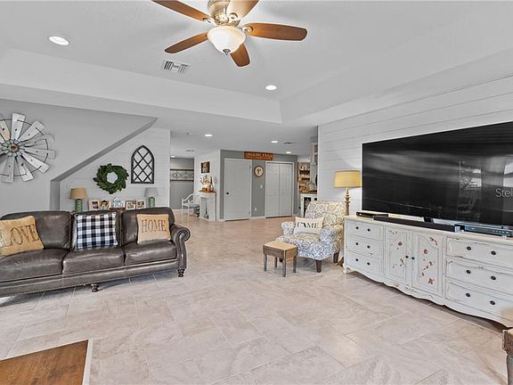 5th image of 9505 Silver Lake Dr