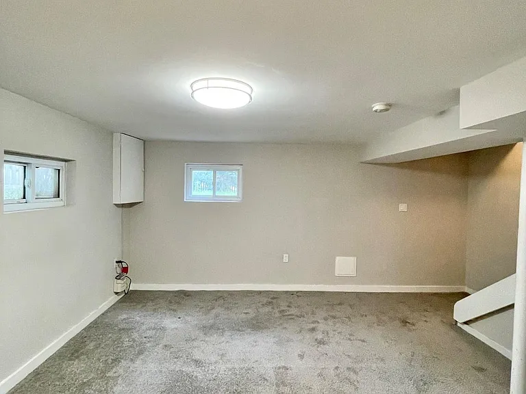 2528 N Winchester St — Photo 29