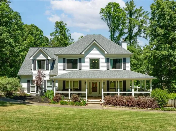 5910 Nachoochee Trl, Flowery Branch, GA 30542
