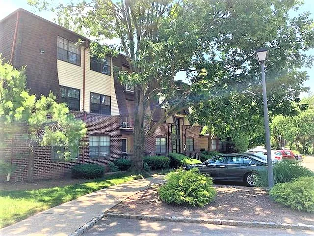 1801 Green Hollow Dr — Photo 29
