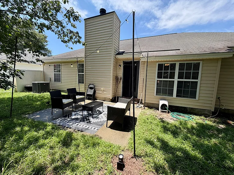 102 Kaylin Ct — Photo 17
