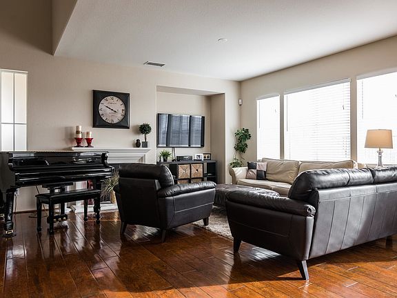 2nd image of 24330 Lorenzo Ln