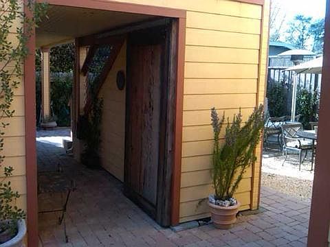 1st image of 639 Brown St