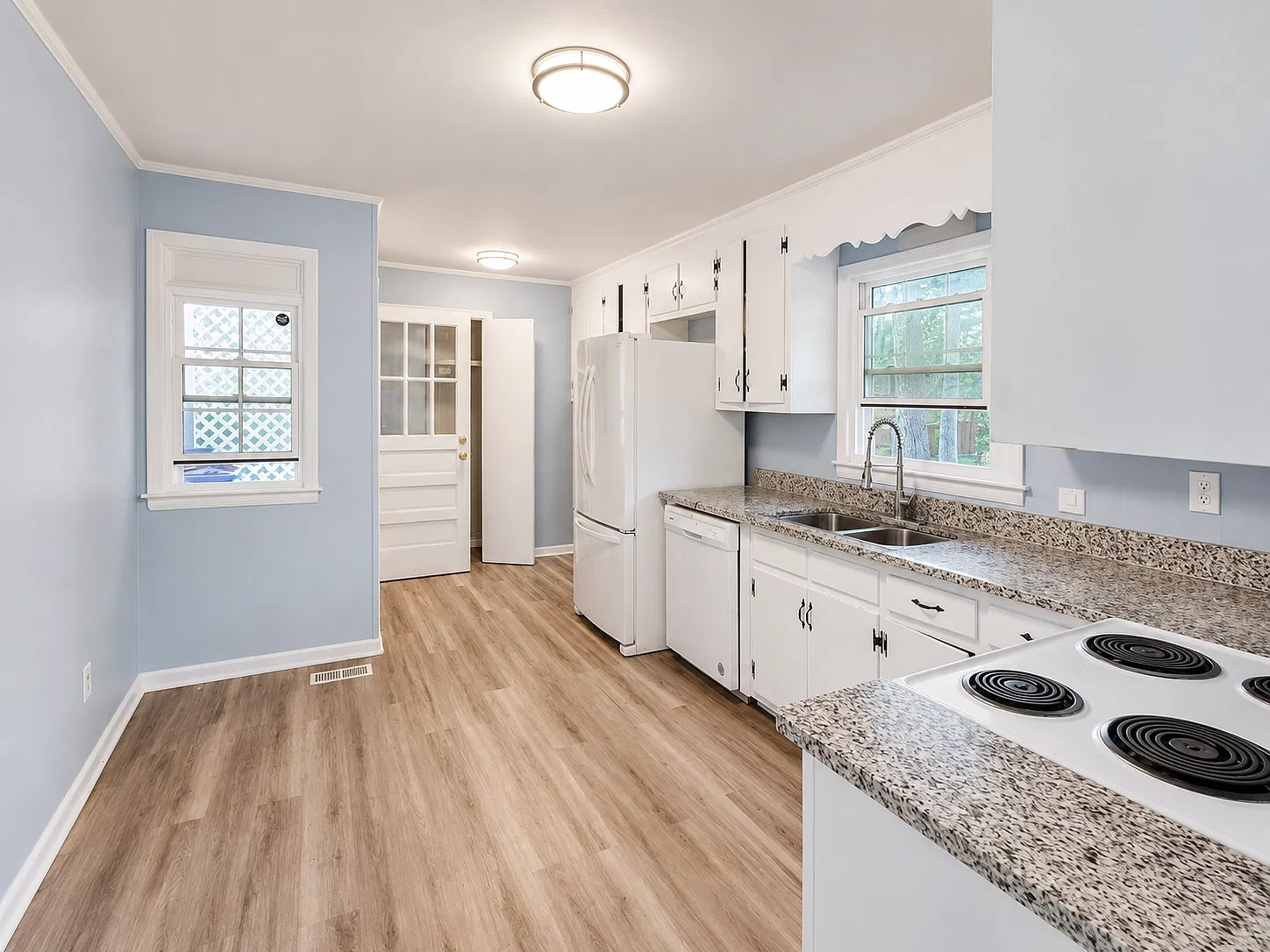 3 bed, 1.5 bath, 1350 sqft, $1,800 — Photo 3