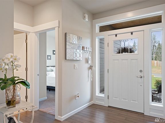 Bright foyer, lots of natural lighting.