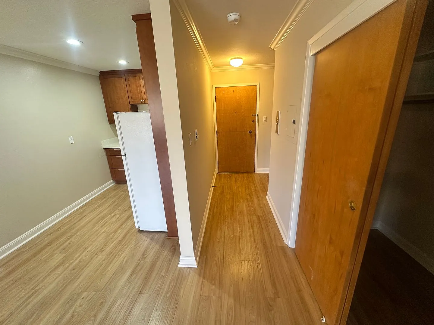 174 20th Avenue (992r) — Photo 3