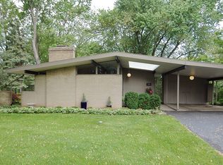 114 Rainbow Dr, Sleepy Hollow, IL 60118