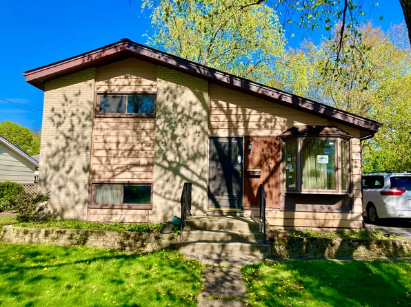 323 Mission Ave, Villa Park, IL 60181