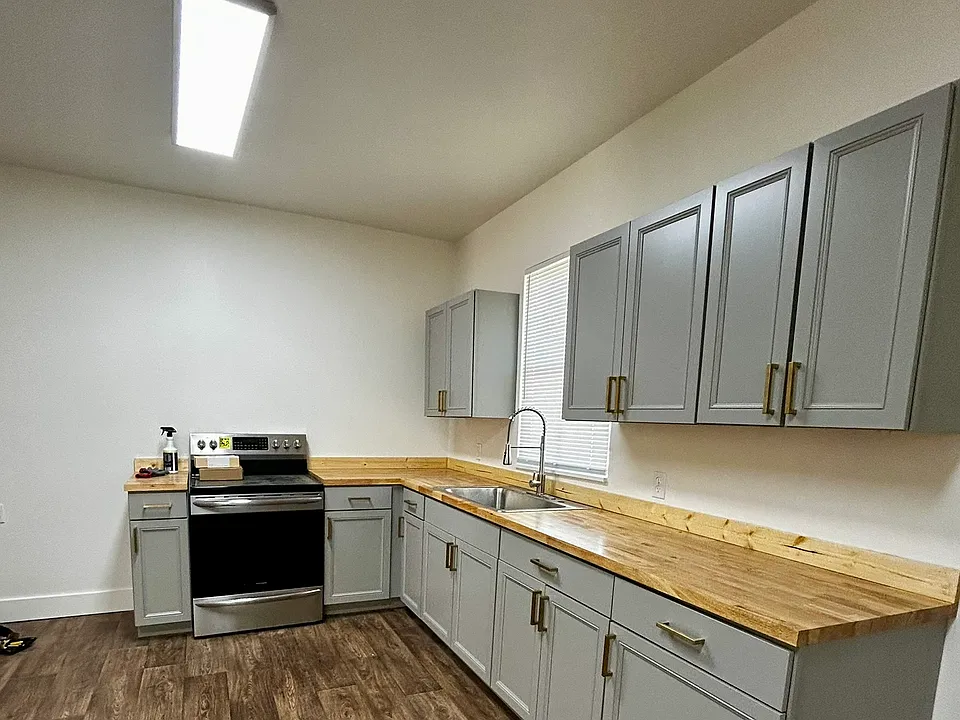 1203 Fremont St