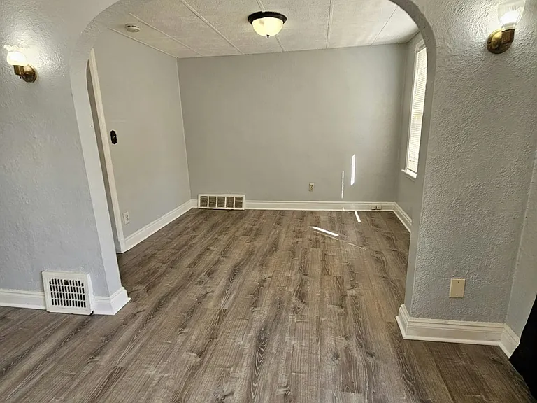 1546 Anne Ave #1 — Photo 5