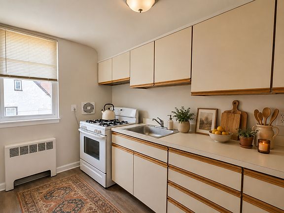 4th image of 24 Surrey Rd APT 4