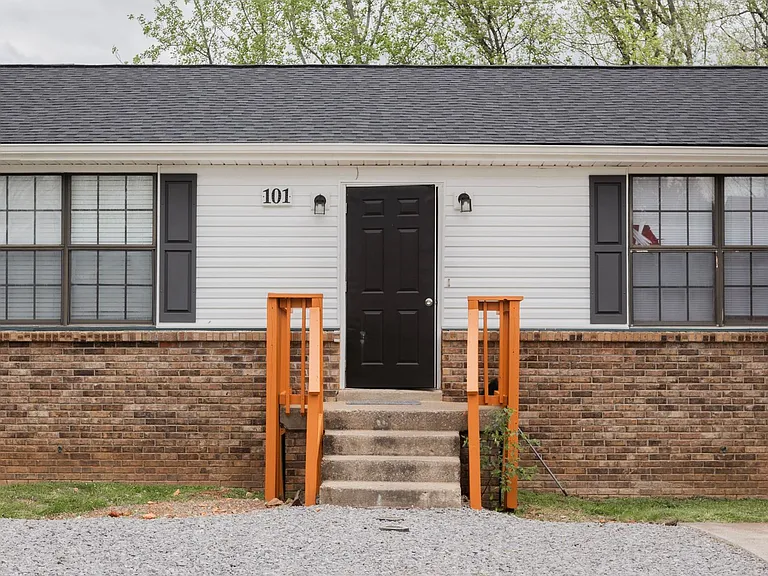 101 Bennett Dr — Photo 1