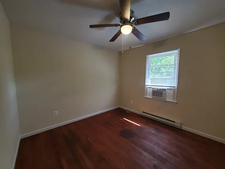 422 Viscose Ave #3 — Photo 11